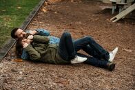 Colossal – Colossal Er muss sie vor Schlimmerem bewahren: Anne Hathaway als Gloria, Jason Sudeikis als Oscar Copyright: SRF/Universum Film