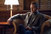Elementary – Nicht genug damit, dass Sherlock (Jonny Lee Miller) sich um seinen Bruder Mycroft kümmern muss, den irgendjemand beim MI Six ausschalten will - er muss auch damit klarkommen, dass Watson aus der gemeinsamen Wohnung ausziehen will ...