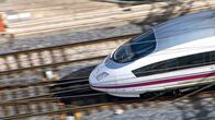 Traumzüge – Bildunterschrift: Die acht Waggons des AVE 103 bestehen aus leichten Aluminium. Seine aerodynamische Form bringt zusätzlich Speed.