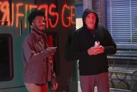 Superior Donuts – Franco (Jermaine Fowler, l.); Arthur (Judd Hirsch, r.)