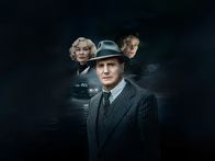 Filmnacht im ZDF: Marlowe – Der Privatdetektiv Philip Marlowe (Liam Neeson, M.) gerät zwischen seine Auftraggeberin Clare Cavendish (Diane Kruger, r.) und deren prominente Mutter (Jessica Lange, l.) .