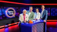 SRF Retro Quiz – (v.li.) Walter Andreas Müller, Moderator Sven Epiney, Maja Brunner und Reto Scherrer im SRF Retro Quiz