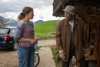 Der Bergdoktor – Anton Grainer (Peter Kremer) entlässt kurzerhand und ohne Vorwarnung seine Haushaltshilfe Branka Neumann (Oona Devi Liebich).
