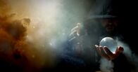 Mythos - Die größten Rätsel der Geschichte – Vor allem nachts empfängt Nostradamus seine Prophezeiungen.