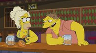 Die Simpsons – "Die Simpsons", "Genderama." Um sich ein bisschen Geld dazu zu verdienen, will Marge eine 'Tupperparty' schmeißen. Allerdings findet sich zunächst niemand, der sie zu sich einladen möchte. Erst Julio, ihr Friseur, erklärt sich schließlich dazu bereit. Um Marges Verkaufschancen zu erhöhen, verschönert Julio sie mit jeder Menge Make-Up. Und tatsächlich: die Party wird ein voller Erfolg. Doch dann stellt sich heraus, dass die Gäste Marge für eine Drag-Queen halten.