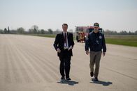 Mayday - Alarm im Cockpit – REENACTMENT - The lead investigator (played by Jeff Kassel) and an NTSB investigator (played by Dan Mackay) look for the point of impact of Martinair Flight 495. (Cineflix 2021/Darren Goldstein)