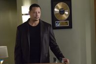 Empire – Lucious (Terrence Howard) versucht weiter, seine Mutter in der Öffentlichkeit für tot zu erklären. Doch wird er damit wirklich Erfolg haben?