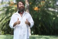 The Last Man on Earth – Während Tandy (Will Forte) anscheinend voller Reue alle Strafen über sich ergehen lässt, schleicht sich Todd nachts immer wieder aus dem Haus. Warum?