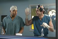 Scrubs - Die Anfänger – Turk (Donald Faison, l.), Todd Quinlan (Robert Maschio)