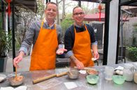 Verrückt nach Meer – Bei der Dumpling-Tour kommen Food & Beverage-Manager Thomas Krobath und der Küchenchef Christian Jüngling zu einem Dumpling-Kochkurs. Hier wird sogar der Meister noch einmal zum Lehrling. Weiteres Bildmaterial finden Sie unter www.br-foto.de.
