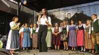 True Stories: Conchita: Unstoppable – „That’s What I Am“ – rustikale Performance mit Gesangsverein im heimatlichen Bad Mitterndorf.