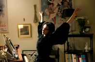 Barbara – Mit Brigitte (Jeanne Balibar) scheint Regisseur Yves Zand die perfekte Besetzung für die Rolle der Barbara gefunden zu haben: Durch sie erwacht die Chansonsängerin wieder zum Leben.