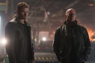 Extraction - Operation Condor – L-R: Harry Turner (Kellan Lutz) und Leonard (Bruce Willis)