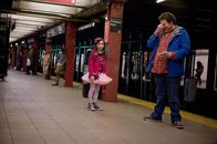 Bad Sitter – Natürlich geht beim Drogenkauf alles schief, was nur schief gehen kann: Noah (Jonah Hill, r.) und die ihm anvertrauten Kinder, Blithe (Landry Bender, vorne l.), Slater (Max Records, hinten r.) und Rodrigo (Kevin Hernandez, hinten l.) ...