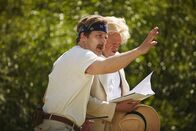 Sketch History – Am Set von „Fitzcarraldo“ läuft es nicht immer harmonisch zwischen Werner Herzog (Holger Stockhaus, l.) und Klaus Kinski (Max Giermann, r.).
