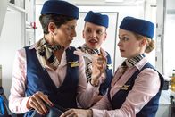 Love is in the Air – Als Charlotte (Jasmin Gerat, l.) und Meli (Judith Neumann, M.) aufgeht, dass ihnen Feli (Jasmin Schwiers, r.) ein wichtiges Detail verheimlicht hat, macht sich zunächst Entsetzen breit. Doch dann stürzt sich Charlotte als Co-Mutter mit ins Abenteuer Kind ...