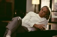 Johnny English – Pascal Sauvage (John Malkovich), ein Franzose mit verbrecherischen Absichten, droht durch seine kriminellen Aktivitäten die britische Monarchie in ihren Grundfesten zu erschüttern. Ein Fall für Johnny English, die lebende Katastrophe unter den Geheimagenten Ihrer Majestät ...