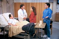 Seinfeld – George Costanza (Jason Alexander, l.), Elaine Benes (Julia Louis-Dreyfus) und Jerry Seinfeld (Jerry Seinfeld, r.).
