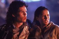 Der Blob – Das schreckliche Monster Blob ist gegen herkömmliche Waffen unempfindlich - Brian (Keivn Dillon, l.) und Meg (Shawnee Smith, r.) haben jedoch eine Idee, wie sie dem Allesfresser ein Ende bereiten können ...