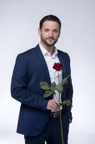 Rote Rosen – ARD ROTE ROSEN, Telenovela, 18. Staffel mit neuen Folgen ab (13.10.20), montags bis freitags um 14.10 Uhr im Ersten. Arne Rudolf als David Wagner.