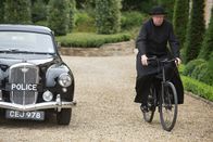 Father Brown – Father Brown (Mark Williams) eilt zum Tatort.