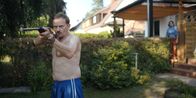 neoriginal: Doppelhaushälfte – Andi (Milan Peschel) verliert die Nerven und lässt die Situation eskalieren.