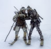 The Last King - Der Erbe des Königs – Die beiden Krieger Skjervald (Jakob Oftebro, l.) und Torstein (Kristofer Hivju, r.) müssen auf ihrer Reise allerhand Gefahren trotzen.