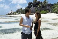 Das Traumschiff – Sonja Brinkmann (Katja Woywood) muss sich noch daran gewöhnen, dass sie plötzlich einen Bruder (Marek Erhardt) hat und einen sympathischen noch dazu.