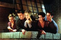 Friends – (v.l.n.r.) Phoebe Buffay (Lisa Kudrow); Joey Tribbiani (Matt LeBlanc); Rachel Green (Jennifer Aniston); Monica Geller (Courteney Cox); Ross Geller (David Schwimmer)