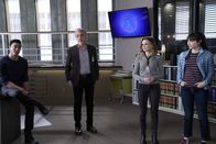 Criminal Minds – v.l.n.r.) Matt Simmons (Daniel Henney); David Rossi (Joe Mantegna); Maxine (Rachael Leigh Cook); Eloise Brenner (Annamarie Kasper)