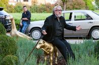Labaule und Erben – Nach einer Idee von Harald Schmidt Charly Wollinger (Felix von Manteuffel, re.), Feuilletonchef der Morgenschau, weigert sich kategorisch, sich mit dem kulturlosen Emporkömmling Heimerdinger zu befassen und ein paid content-Interview zu führen. Das ist entschieden unter seiner Würde.