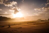 Welten-Saga – Der Wadi Rum in Jordanien, eine dramatische rote Felswüste, ist bekannt aus "Lawrence von Arabien".