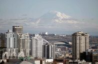 Stadt Land Kunst – Seattle, zwischen den Wellen des Pazifiks und dem ewigen Schnee des Mount Rainier gelegen, präsentiert sich dank der größten amerikanischen High-Tech-Unternehmen als Boom-City.