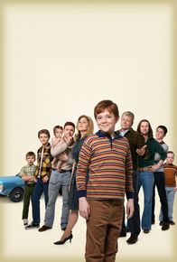 The Kids Are Alright – (v.li.): Santino Barnard (Pat Cleary), Christopher Paul Richards (Joey Cleary), Caleb Foote (Eddie Cleary), Mary McCormack (Peggy Cleary), Jack Gore (Timmy Cleary), Michael Cudlitz (Mike Cleary), Sam Straley (Lawrence), Sawyer Barth (Frank Cleary), Andy Walken (William Cleary).