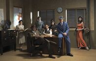 Navy CIS: L.A. – (3. Staffel) - Navy CIS: L.A.: Callen (Chris O'Donnell, 2.v.r.), Sam (LL Cool J, 2.v.l.), Kensi (Daniela Ruah, r.), Deeks (Eric Christian Olsen, 3.v.l.), Hetty (Linda Hunt, 3.v.r.), Nell Jones (Renée Felice Smith, l.) und Eric (Barrett Foa, M.) ...