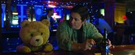 Ted 2 – Wie kann Johns (Mark Wahlberg) dauerbekiffter und fluchender Freund Ted nur beweisen, dass er ein verantwortungsvoller Vater sein und vor dem Gesetz als Person gelten kann?