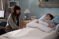 Song One – Mary Steenburgen (l.)