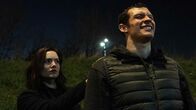 The Capture – Ist von Shauns Schuld nicht mehr überzeugt: Holliday Grainger als DI Rachel Carey, Callum Turner als Shaun Emery