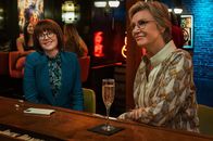 Party Down – Lydia Dunfree (Megan Mullally, l.); Constance Carmell (Jane Lynch, r.)