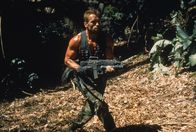 Predator – Major Dutch Schaefer (Arnold Schwarzenegger) und seine Truppe stellen sich einem blutgierigen Feind, der die Menschheit bedroht ...