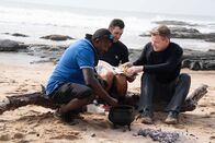 Gordon Ramsay: Kulinarische Abenteuer – Gordon Ramsay (R.) with guests.