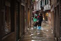 GEO-Reportage – Jedes Jahr im Winter wird die Lagunenstadt vom Hochwasser, dem berüchtigten Acqua Alta, heimgesucht.