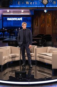 Nachtcafé – Prof. Dr. Michael Steinbrecher in der Studio-Kulisse im Alten E-Werk Baden-Baden.