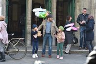 jerks. – Vater Christian (M.) hat es auf Grund der wechselnden Partner seiner Ex nicht immer leicht mit seinen beiden Mädels Lila (Leonore von Berg, r.) und Kala (Chloé Heinrich, l.). Wie wird er gegen Kay One, den Neuen von Collien, ankommen?