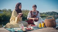 Ansichtssache – Nina zeigt Maggie beim Picknicken ihren Lieblingsort am Wasser.