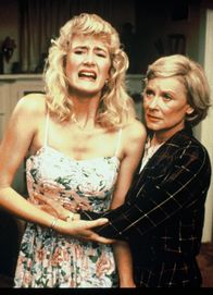 Blue Velvet – Blue Velvet Familiendrama: Hope Lange als Mrs. William, Laura Dern als Sandy Williams Copyright: SRF/1986 MGM