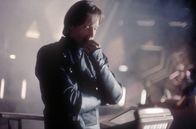 Gene Roddenberry's Andromeda – Captain Dylan Hunt (Kevin Sorbo) in Not: Sein Raumschiff Andromeda Ascendant wird von Feinden beschossen..