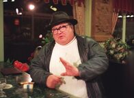 Grenzbummel – Günter, aus Wien-Favoriten, bevorzugt beim Grenzbummel tschechischen Kräuterschnaps "Becherovka".