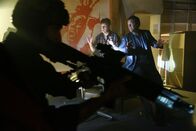 Castle – Als Castle (Nathan Fillion, l.) von Detective Slaugther (Adam Baldwin, r.) in seinen neusten Fall verwickelt wird, ist dem Autor noch nicht klar, dass bald sein Freund selbst unter Verdacht stehen wird ...