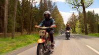 Die Simson-Bande – Luci auf ihrem ersten eigenen Moped - ein Star, Bj. 1973.